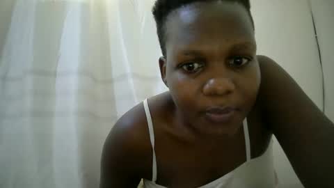 Snapshot of juicy_bella2 chatting on October 19, 12:39 pm juicy_bella2 online show from October 19, 12:39 pm