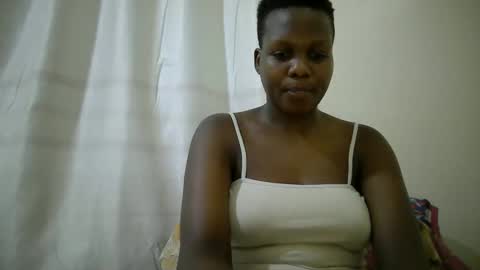 Snapshot of juicy_bella2 chatting on October 20, 7:47 pm juicy_bella2 online show from October 20, 7:47 pm