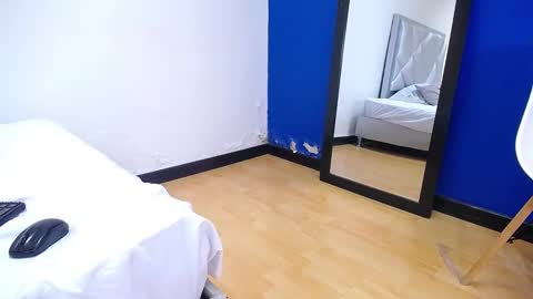 juicy_bignipples18 online show from December 2, 4:53 pm