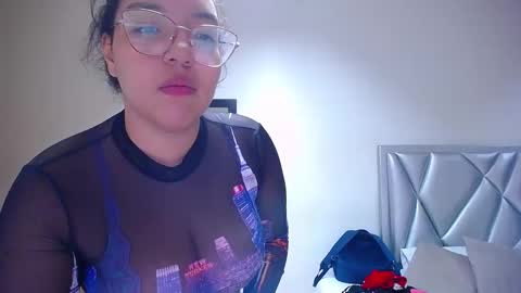 juicy_bignipples18 online show from December 11, 3:13 am