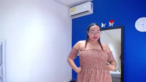 juicy_bignipples18 online show from December 13, 5:54 pm