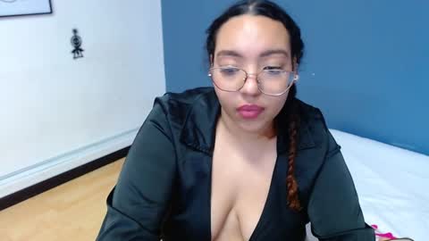 juicy_bignipples18 online show from December 14, 3:51 am