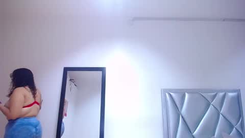 juicy_bignipples18 online show from December 16, 1:43 pm