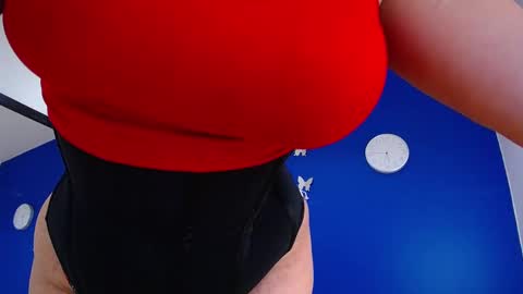 juicy_bignipples18 online show from January 8, 5:59 pm