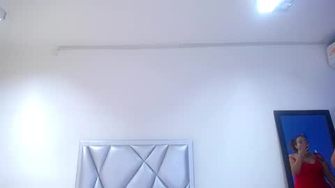 juicy_bignipples18 online show from January 17, 7:49 pm