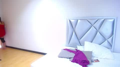 juicy_bignipples18 online show from January 21, 4:27 pm