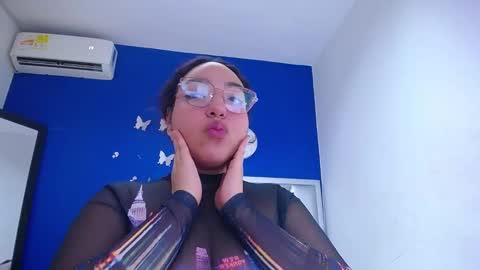 juicy_bignipples18 online show from January 24, 6:35 am