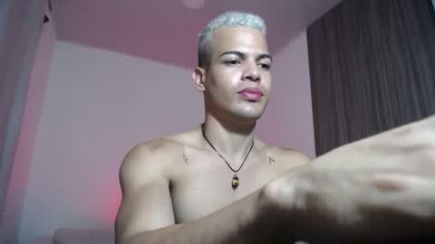 Snapshot of juicy_boy22 chatting on December 23, 1:58 am Miguel online show from December 23, 1:58 am