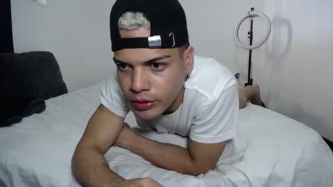 Snapshot of juicy_boy22 chatting on January 5, 5:49 pm Miguel online show from January 5, 5:49 pm