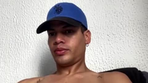 Snapshot of juicy_boy22 chatting on March 4, 5:41 pm Miguel online show from March 4, 5:41 pm