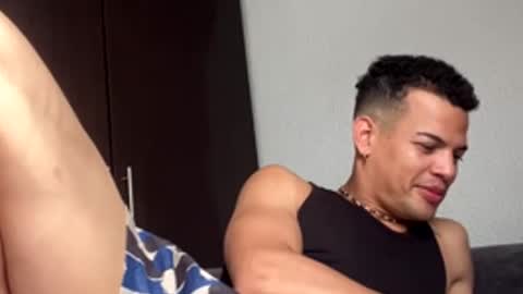 Snapshot of juicy_boy22 chatting on March 9, 7:40 pm Miguel online show from March 9, 7:40 pm