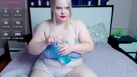 Snapshot of juicy_diana chatting on March 9, 4:16 am Diana For friends simple Di online show from March 9, 4:16 am