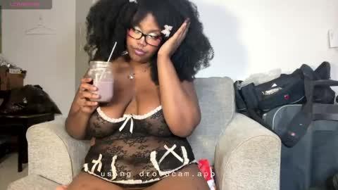 Snapshot of juicy_janet chatting on May 2, 8:14 pm juicy_janet online show from May 2, 8:14 pm