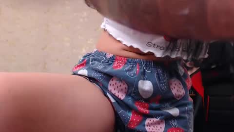 Snapshot of juicy_jesss chatting on December 8, 10:57 pm juicy_jesss online show from December 8, 10:57 pm
