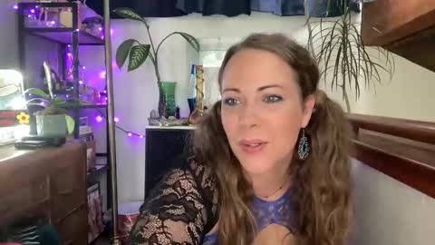 Snapshot of juicy_jussy chatting on April 27, 8:18 pm juicy_jussy online show from April 27, 8:18 pm