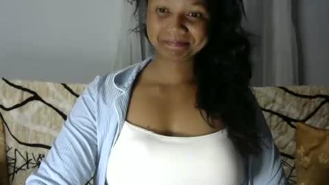 Snapshot of juicy_pretty chatting on August 2, 1:48 am stellah online show from August 2, 1:48 am