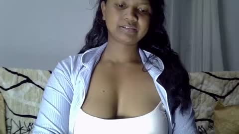 Snapshot of juicy_pretty chatting on August 4, 2:26 am stellah online show from August 4, 2:26 am