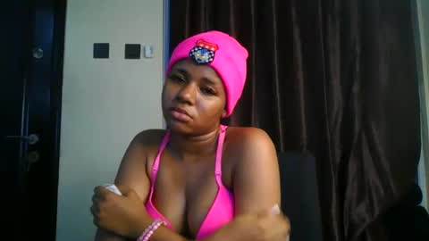 Snapshot of juicy_pussy1122 chatting on January 22, 6:10 am Emily online show from January 22, 6:10 am