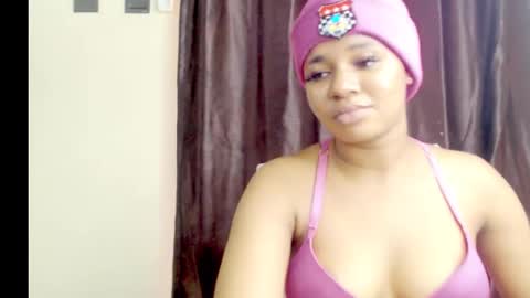 Snapshot of juicy_pussy1122 chatting on January 22, 3:29 pm Emily online show from January 22, 3:29 pm
