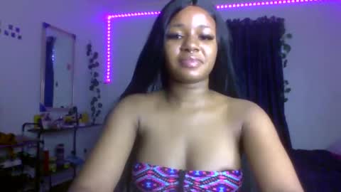 Snapshot of juicy_pussy1122 chatting on October 24, 8:00 am Emily online show from October 24, 8:00 am