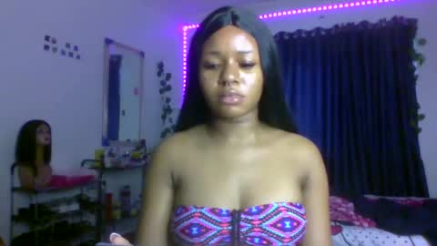 Snapshot of juicy_pussy1122 chatting on October 25, 8:22 am Emily online show from October 25, 8:22 am