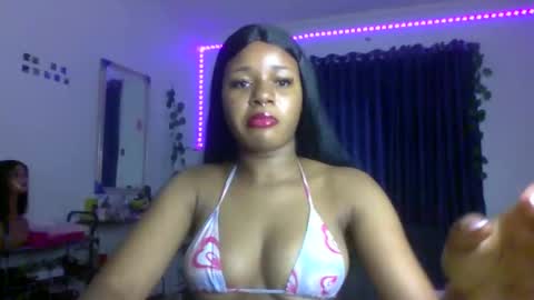 Snapshot of juicy_pussy1122 chatting on October 27, 8:29 am Emily online show from October 27, 8:29 am