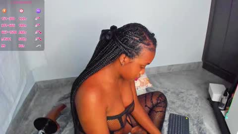 Snapshot of juicy_sky chatting on October 16, 2:23 am Your Paradise online show from October 16, 2:23 am