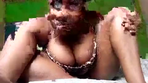 Snapshot of juicybabe102874 chatting on April 25, 8:28 am juicybabe102874 online show from April 25, 8:28 am