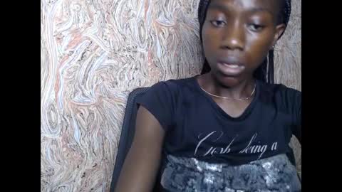 Snapshot of juicyberryx chatting on January 24, 6:25 pm queen online show from January 24, 6:25 pm