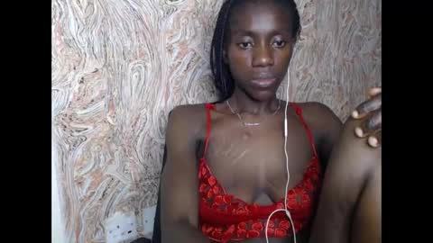 Snapshot of juicyberryx chatting on February 1, 8:58 pm queen online show from February 1, 8:58 pm
