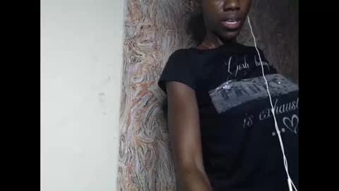 Snapshot of juicyberryx chatting on February 5, 3:34 am queen online show from February 5, 3:34 am