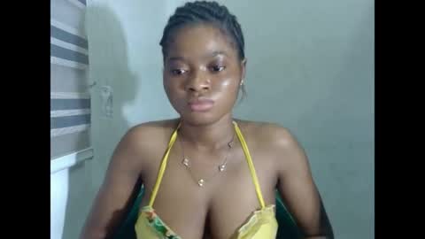 juicynpinkx online show from April 6, 11:16 pm