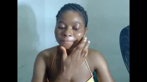 juicynpinkx online show from April 8, 10:21 pm