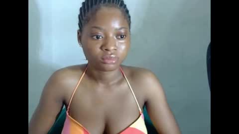 juicynpinkx online show from April 24, 9:01 am