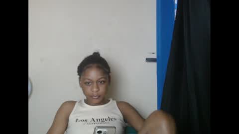 Snapshot of juicynwetx chatting on February 23, 7:44 am juicynwetx online show from February 23, 7:44 am