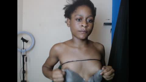 Snapshot of juicynwetx chatting on February 23, 4:57 pm juicynwetx online show from February 23, 4:57 pm