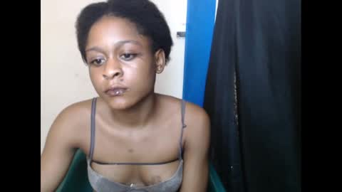 Snapshot of juicynwetx chatting on February 24, 1:21 pm juicynwetx online show from February 24, 1:21 pm