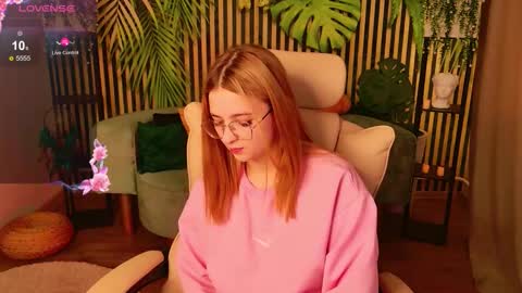 Snapshot of juicypussyclub chatting on November 30, 8:18 am Ameli Stella Vi Evie Jessica online show from November 30, 8:18 am