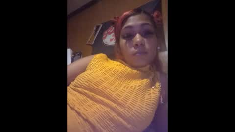 Snapshot of juicyslutx chatting on December 15, 6:06 am juicyslutx online show from December 15, 6:06 am