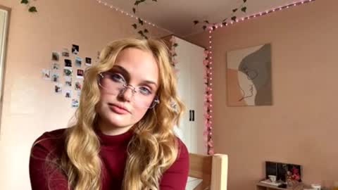 Snapshot of juleemuhlestein chatting on March 14, 11:37 am Alana online show from March 14, 11:37 am