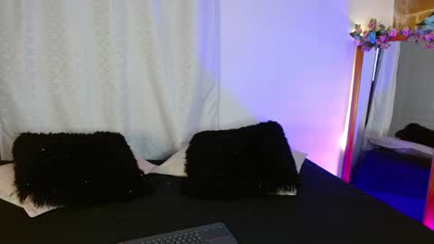 Jules and Gia online show from January 10, 11:43 am