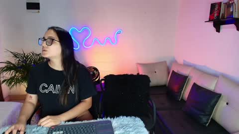 Jules and Gia online show from January 30, 11:45 pm