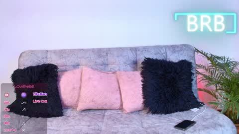 Jules and Gia online show from April 8, 9:20 am