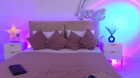 Jules Nightt online show from April 3, 9:24 pm