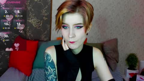 Snapshot of julescrown chatting on December 6, 1:07 am Jules online show from December 6, 1:07 am