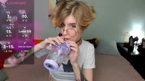 Snapshot of julescrown chatting on February 27, 12:34 pm Jules online show from February 27, 12:34 pm