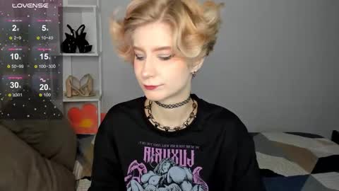 Snapshot of julescrown chatting on September 24, 1:42 am Jules online show from September 24, 1:42 am