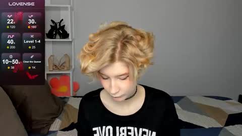 Snapshot of julescrown chatting on September 29, 1:00 am Jules online show from September 29, 1:00 am