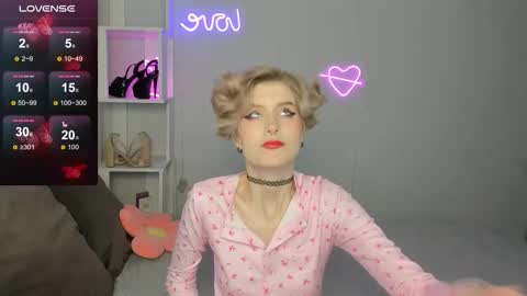 Snapshot of julescrown chatting on October 10, 12:42 am Jules online show from October 10, 12:42 am