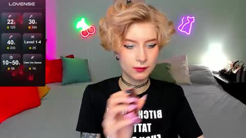 Snapshot of julescrown chatting on October 13, 12:43 am Jules online show from October 13, 12:43 am